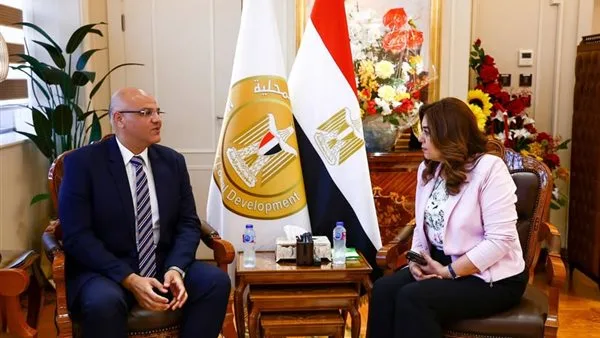وزيرة التنمية المحلية تناقش مشروعات “حياة كريمة” مع محافظ القليوبية وزيرة التنمية المحلية تناقش مشروعات “حياة كريمة” مع محافظ القليوبية