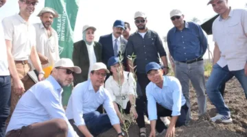 رئيس جامعة بنها يشارك في زراعة ألف شجرة زيتون بكلية الزراعة بمشتهر