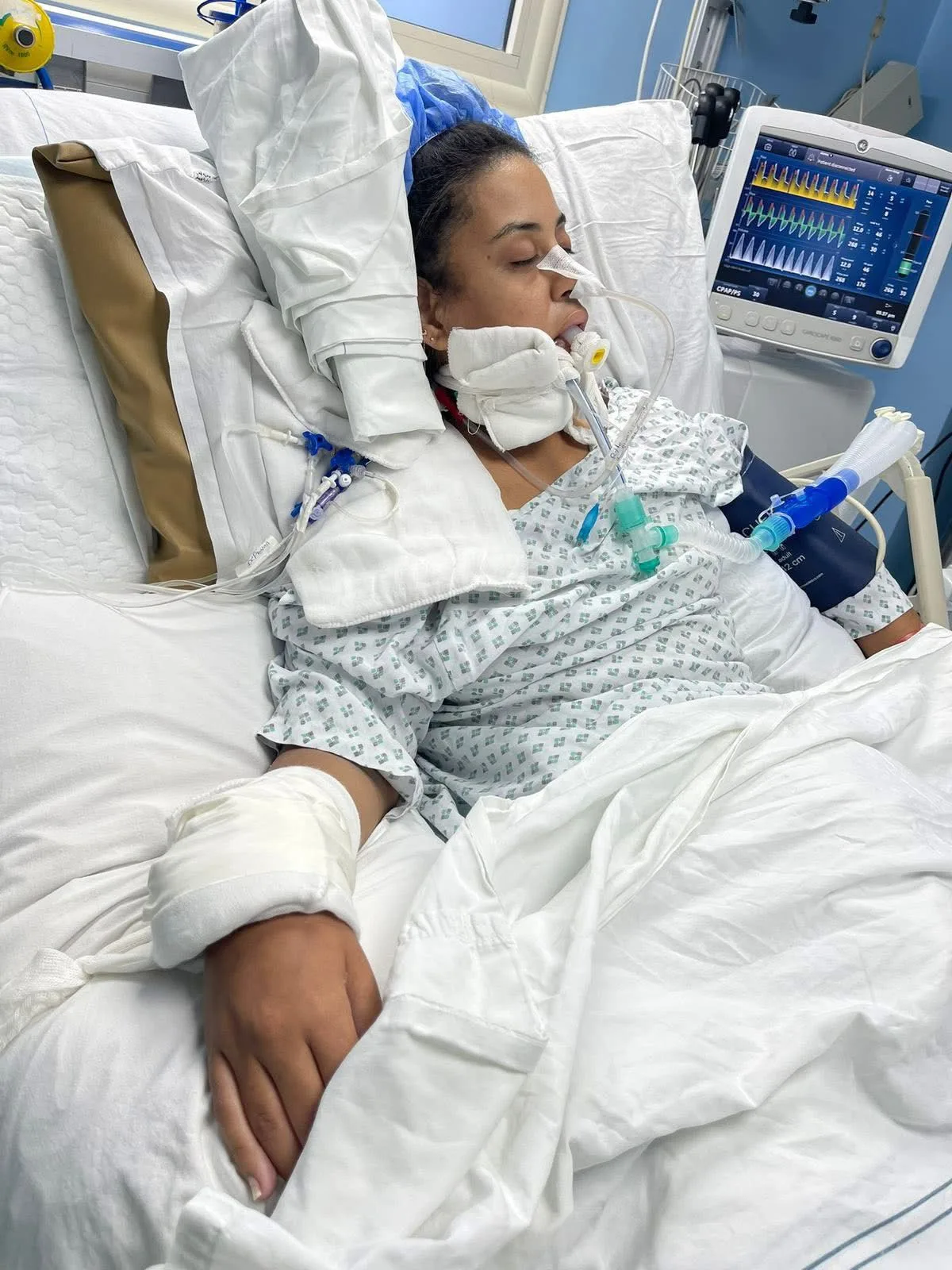 عاجل.. أين حق “نورزاد”؟ هاشتاج يتصدر مواقع التواصل بعد وفاة الطالبة ضحية الإهمال الطبي في مستشفى النزهة عاجل.. أين حق “نورزاد”؟ هاشتاج يتصدر مواقع التواصل بعد وفاة الطالبة ضحية الإهمال الطبي في مستشفى النزهة