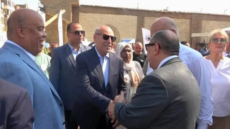 رئيس غرفة تجارة القاهرة يشارك في تدشين سوق اليوم الواحد في منطقة الجمالية رئيس غرفة تجارة القاهرة يشارك في تدشين سوق اليوم الواحد في منطقة الجمالية