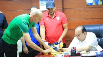 المقاولون يت enfrentan a زد في بداية بطولة الدوري الممتاز.