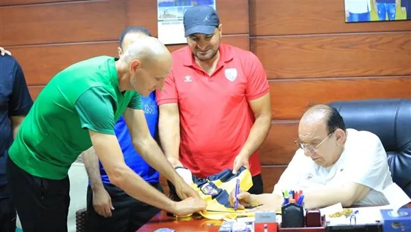 المقاولون يت enfrentan a زد في بداية بطولة الدوري الممتاز.