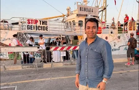مطلب من برلمانيين وحقوقيين وإعلاميين مغاربة للتدخل من أجل الإفراج عن صحفي مغربي محتجز على متن سفينة حنظلة التي تعرضت للاقتحام من قبل الجيش الإسرائيلي في المياه الدولية خلال سعيها لفتح ممر إنساني إلى غزة. مطلب من برلمانيين وحقوقيين وإعلاميين مغاربة للتدخل من أجل الإفراج عن صحفي مغربي محتجز على متن سفينة حنظلة التي تعرضت للاقتحام من قبل الجيش الإسرائيلي في المياه الدولية خلال سعيها لفتح ممر إنساني إلى غزة.