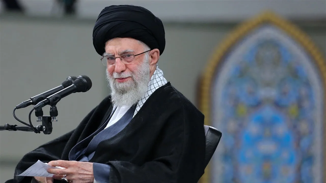 وزير الدفاع الإسرائيلي يقدم تحذيرًا جديدًا للمرشد خامنئي وزير الدفاع الإسرائيلي يقدم تحذيرًا جديدًا للمرشد خامنئي