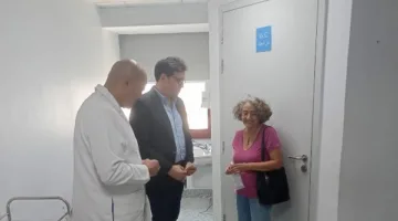 وزير الثقافة يزور صنع الله إبراهيم في معهد ناصر للاطمئنان على حالته الصحية بعد نقله هناك