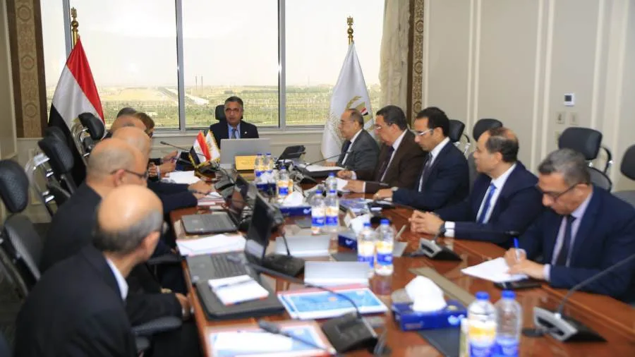 وزير التموين يلتقي بشركة “الجملة” لتعزيز المخزون الاستراتيجي للمواد الأساسية. وزير التموين يلتقي بشركة “الجملة” لتعزيز المخزون الاستراتيجي للمواد الأساسية.