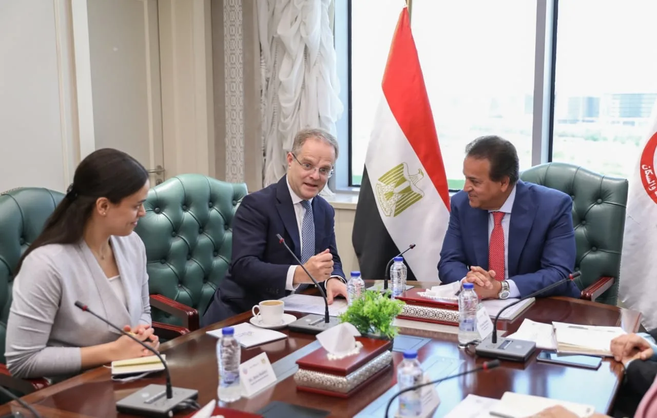 وزير الصحة يناقش مع سفير بريطانيا في القاهرة تعزيز التعاون والاستثمار في مجال الصحة وزير الصحة يناقش مع سفير بريطانيا في القاهرة تعزيز التعاون والاستثمار في مجال الصحة