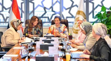 منال عوض وياسمين فؤاد تبدآن خطوات نقل ملفات وزارة البيئة.