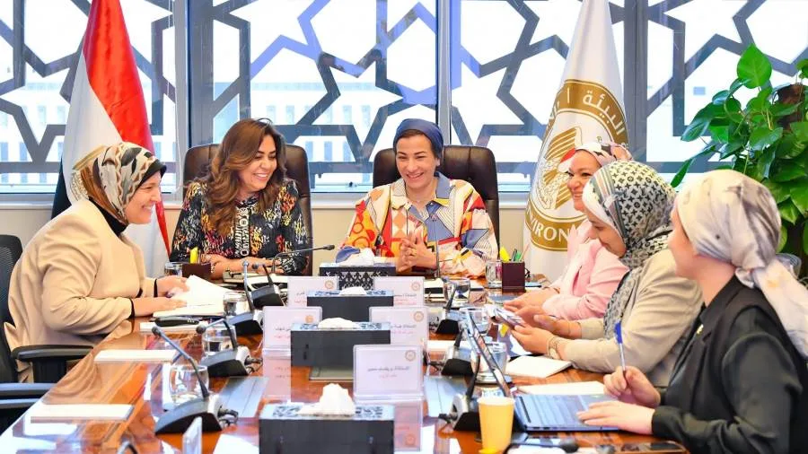منال عوض وياسمين فؤاد تبدآن خطوات نقل ملفات وزارة البيئة. منال عوض وياسمين فؤاد تبدآن خطوات نقل ملفات وزارة البيئة.
