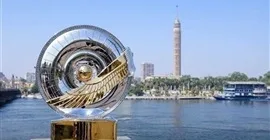 ممثل “لاجاليتكس” الألمانية يتباحث بشأن اللوائح مع ممثلي الأندية خلال مراسم قرعة الدوري.