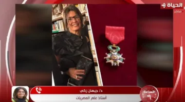 تكريمًا لمساهمتها.. مصرية تتلقى وسام جوقة الشرف من الرئيس الفرنسي