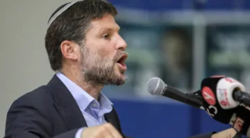 سموتريتش يعبر عن استيائه من مساعدات غزة ويفكر في استمراره في حكومة نتنياهو