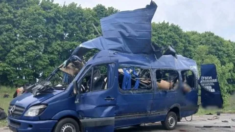 ثلاثة أشخاص قتلى جراء هجوم بطائرة مسيّرة روسية على حافلة في أوكرانيا