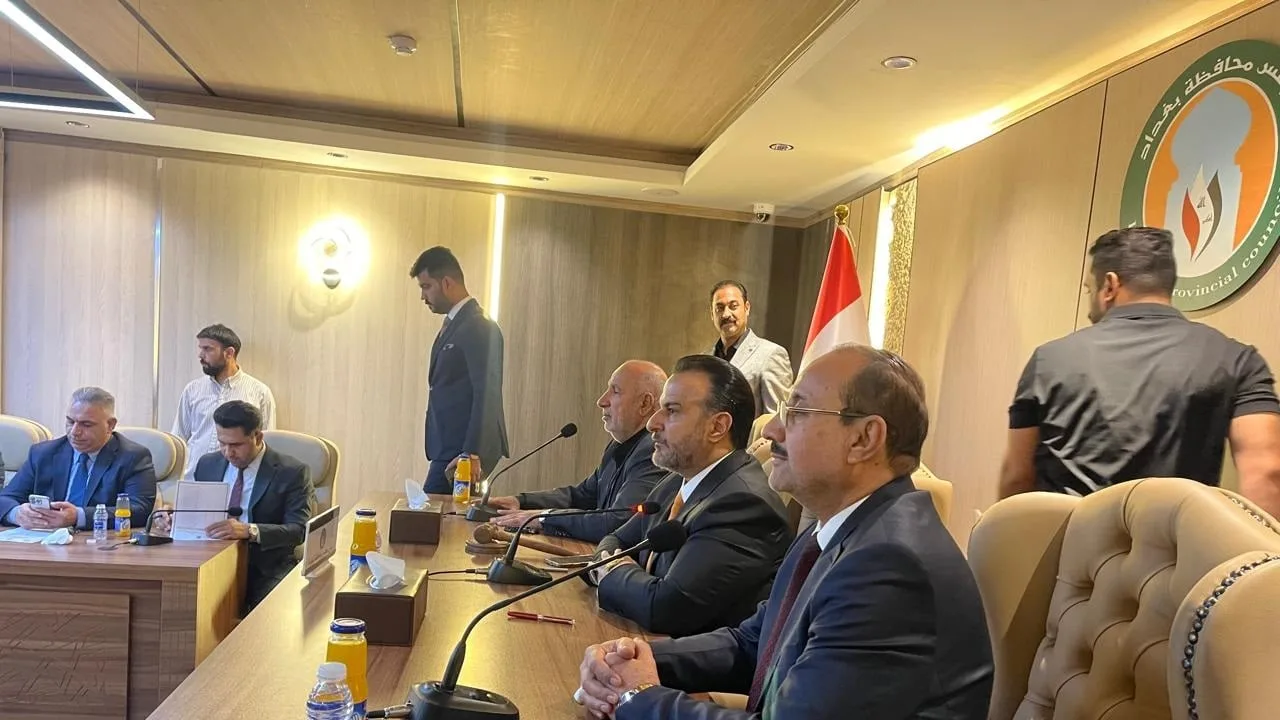 مجلس بغداد ينتخب العطواني كرئيس للمحافظة. مجلس بغداد ينتخب العطواني كرئيس للمحافظة.