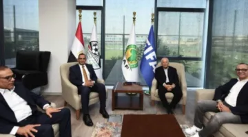 اجتماع بين اتحاد كرة القدم ووزارة التعليم لاستكشاف سبل التعاون في رعاية المواهب الرياضية
