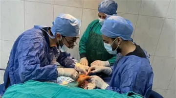 مركز الحروق في مستشفى ههيا يحقق نجاحًا في إجراء عملية دقيقة لإنقاذ يد تعرضت لتمزق في الأوتار والأنسجة.