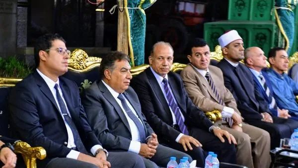 محافظ الدقهلية يعزي رئيس جامعة المنصورة في وفاة شقيقه الأكبر محافظ الدقهلية يعزي رئيس جامعة المنصورة في وفاة شقيقه الأكبر