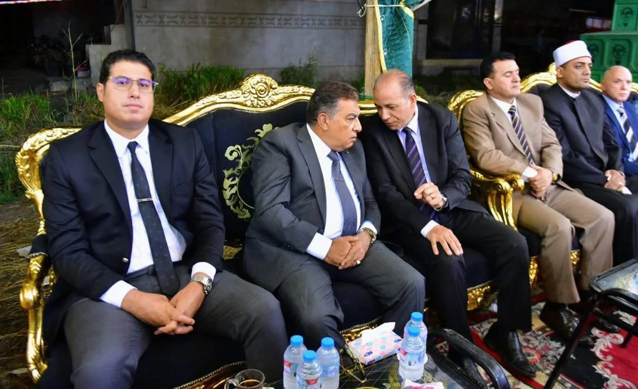 محافظ الدقهلية يعزي رئيس جامعة المنصورة في فقدان شقيقه الأكبر بعزبة خاطر بالمنزلة محافظ الدقهلية يعزي رئيس جامعة المنصورة في فقدان شقيقه الأكبر بعزبة خاطر بالمنزلة