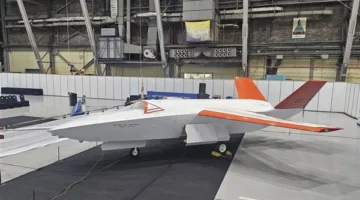 كوريا الجنوبية تعمل على تطوير طائرات مسيّرة خفية لمرافقة طائرتها المقاتلة الجديدة KF-21.