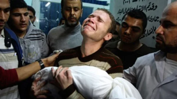 10 شهداء و40 جريحًا جراء قصف إسرائيلي على منطقتين في خان يونس