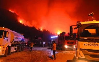 تركيا evacuates thousands of residents due to forest fires.