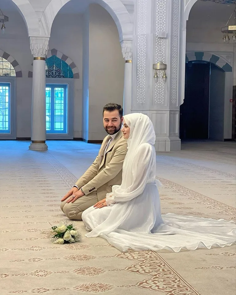 ما هو حكم منع الزوجة من زيارة أسرتها؟.. إجابة دار الإفتاء