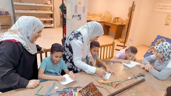 متحف الأقصر للفنون يستضيف مجموعة من الأشخاص ذوي الاحتياجات الخاصة.