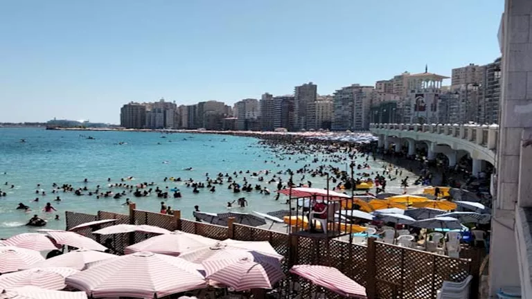 استمرار موجة الحر الشديد.. الأرصاد تحذر من الضباب والقاهرة تسجل درجات حرارة مرتفعة