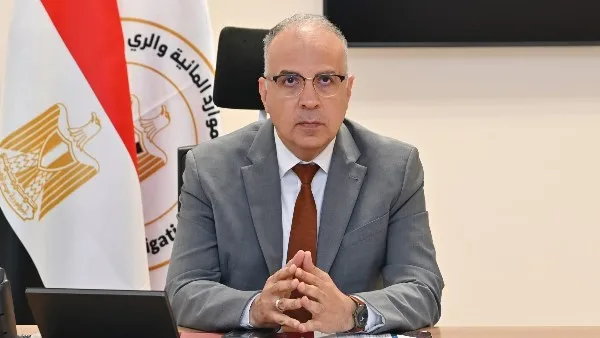وزير الري يعلن استراتيجية التخلص من ورد النيل وتأمين جدران النهر