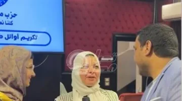 سعادة والدة الطالبة الثامنة في الثانوية خلال احتفالية مستقبل وطن: ابنتي حصلت على تكريم في الشهادة الإعدادية من الحزب ومكافأة رحلة العمرة أدخلت السرور إلى قلبي (فيديو)