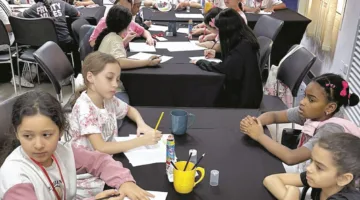 أنشطة صيفية للفتيات في “مركز شباب الخور”