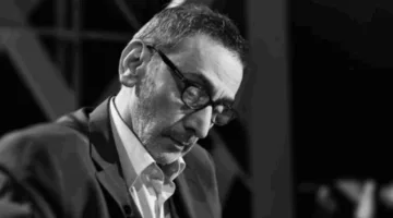 وسط الأهازيج والتصفيق.. زياد الرحباني يودع الحمرا للمرة النهائية (فيديو)