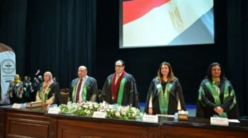 رئيس جامعة القاهرة يحتفل بتخرج الدفعة 97 من الطلاب الدوليين في كلية طب الأسنان