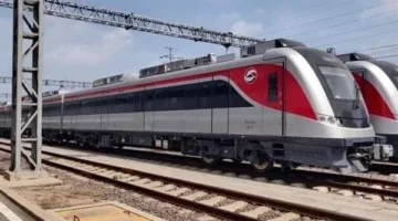 معلومات عن التسجيل في خدمة القطار الكهربائي LRT، أسعار التذاكر، ومواعيد العمل اليومية