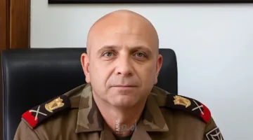 إلقاء القبض على طيار مهم من فترة الأسد بعد قصف مسقط رأسه