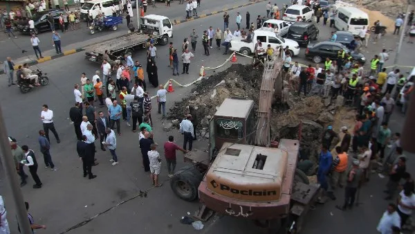 30 ساعة من الانقطاع في حياة مواطني الجيزة: انقطاع الكهرباء ومياه الشرب عن مناطق حيوية، والنجار يعتذر للأهالي. 30 ساعة من الانقطاع في حياة مواطني الجيزة: انقطاع الكهرباء ومياه الشرب عن مناطق حيوية، والنجار يعتذر للأهالي.