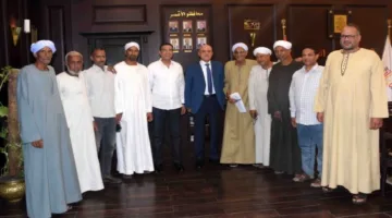 محافظ الأقصر يلتقي وفدي «الكرنك» و«جزيرة العوامية» ويعطي تعليماته لاتخاذ إجراءات سريعة تلبي احتياجات السكان.