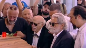 مارسيل خليفة وطلال حيدر خلال وداع زياد الرحباني (فيديو)