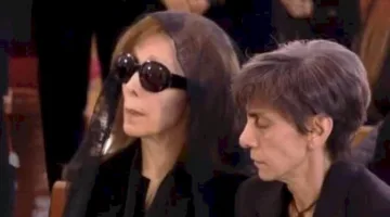 فيروز تودع ابنها زياد بنظرة أخيرة (فيديو)
