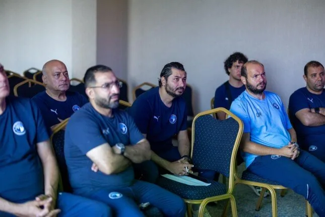 الفيفا يجتمع مع مسؤولي بيراميدز لمناقشة استعدادات مباراة أوكلاند سيتي. الفيفا يجتمع مع مسؤولي بيراميدز لمناقشة استعدادات مباراة أوكلاند سيتي.
