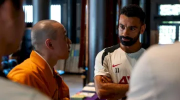 محمد صلاح يعتنق البوذية متخلياً عن المسيحية واليهودية والإسلام!