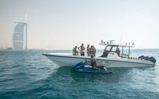 شرطة دبي والسلطة البحرية تنفذان حملة تفتيش على الدراجات المائية