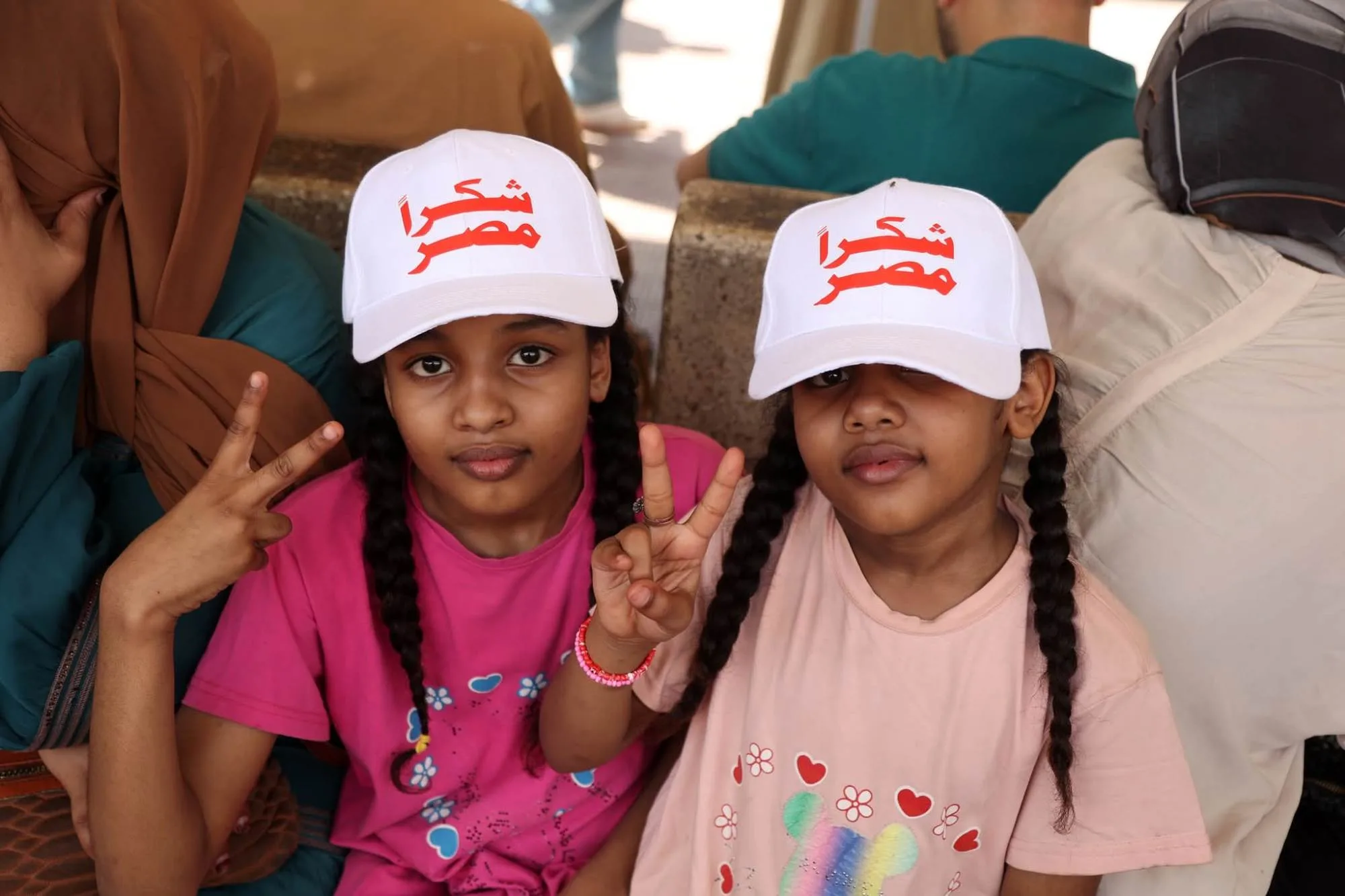 عاجل | بالصور: “أم الدنيا” تستقبلهم بحفاوة، وعودتهم إلى السودان كانت طوعية… رحلة العودة من مصر إلى وطنهم. عاجل | بالصور: “أم الدنيا” تستقبلهم بحفاوة، وعودتهم إلى السودان كانت طوعية… رحلة العودة من مصر إلى وطنهم.