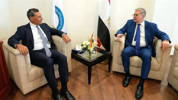 وزير البترول يناقش مع رئيس “إنرجين” توسيع التعاون في مجال الطاقة المتجددة وزير البترول يناقش مع رئيس “إنرجين” توسيع التعاون في مجال الطاقة المتجددة