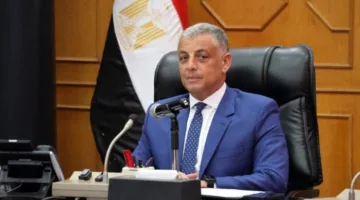 محافظ الإسماعيلية يبارك للطلاب المتفوقين في الثانوية العامة والأزهرية على مستوى المحافظة