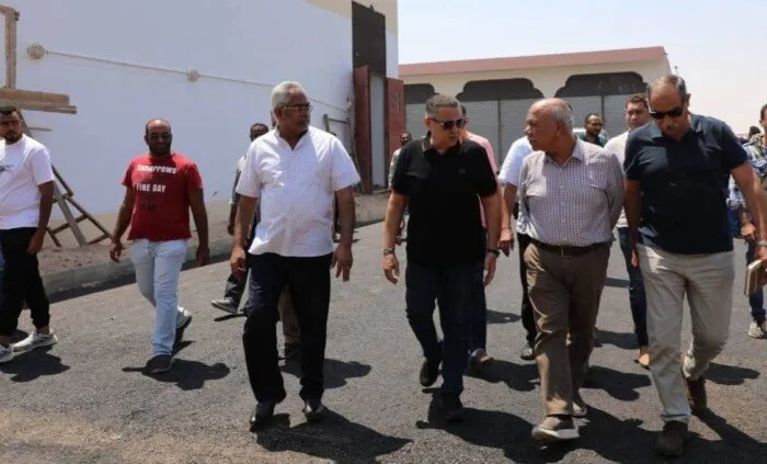 محافظ البحر الأحمر يعلن اكتمال توصيل الخدمات في منطقة الحرفيين. محافظ البحر الأحمر يعلن اكتمال توصيل الخدمات في منطقة الحرفيين.