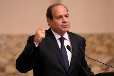 السيسي يطلب من ترامب تكثيف الجهود لإنهاء الحرب في غزة وإدخال المساعدات وتخفيف معاناة الفلسطينيين.