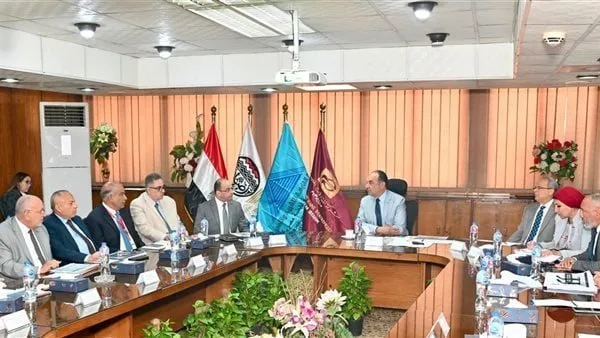 وزير قطاع الأعمال يطلب زيادة الاستفادة من الأصول العقارية وتعزيز التعاون مع العملاء. وزير قطاع الأعمال يطلب زيادة الاستفادة من الأصول العقارية وتعزيز التعاون مع العملاء.