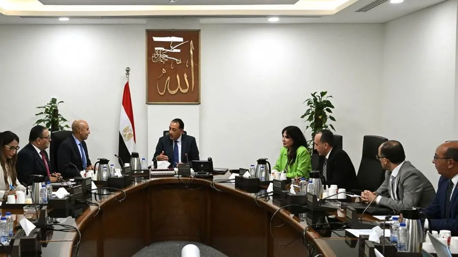 رئيس الوزراء يناقش مع وزير التربية والتعليم مجموعة من القضايا المهمة