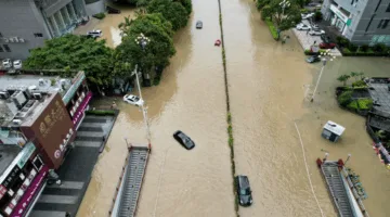 إخلاء أكثر من 4 آلاف فرد بسبب تزايد الأمطار الغزيرة حول بكين